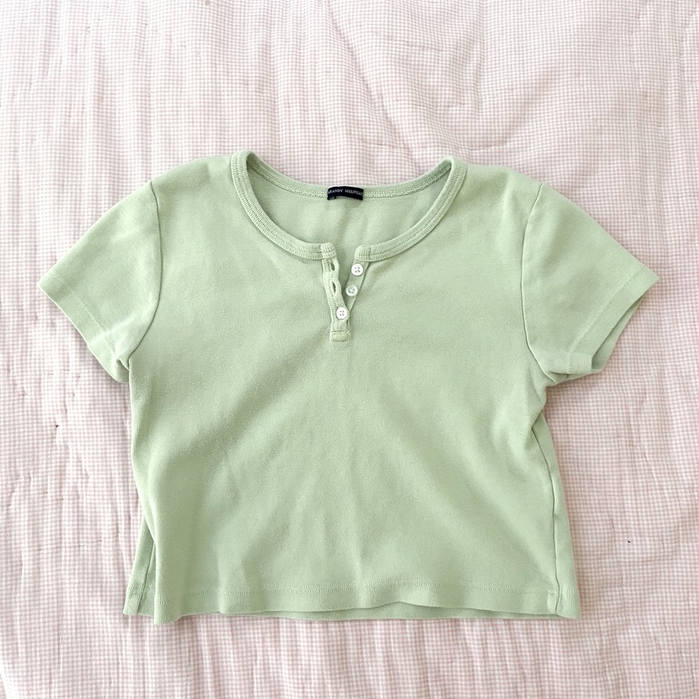 brandy melville ashlyn top with buttons!
